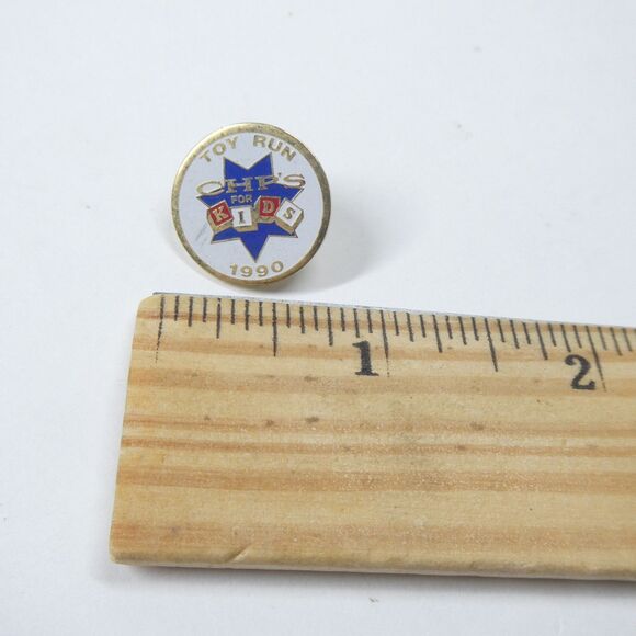 CHP’s For Kids Toy Run 1990 Vintage Lapel Pin - Picture 2 of 3